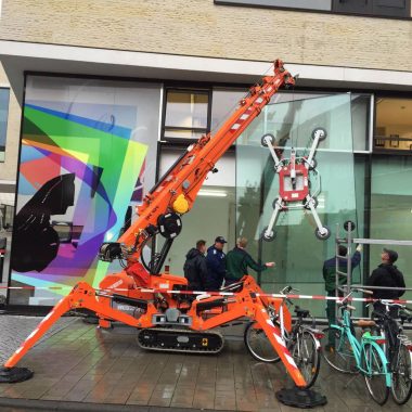 
												Industry:HÅNDTERING AF GLASRUDER												